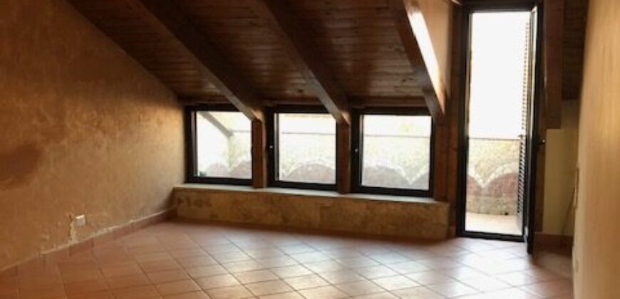 MANSARDA 110 MQ Lago Patria-Via Staffetta