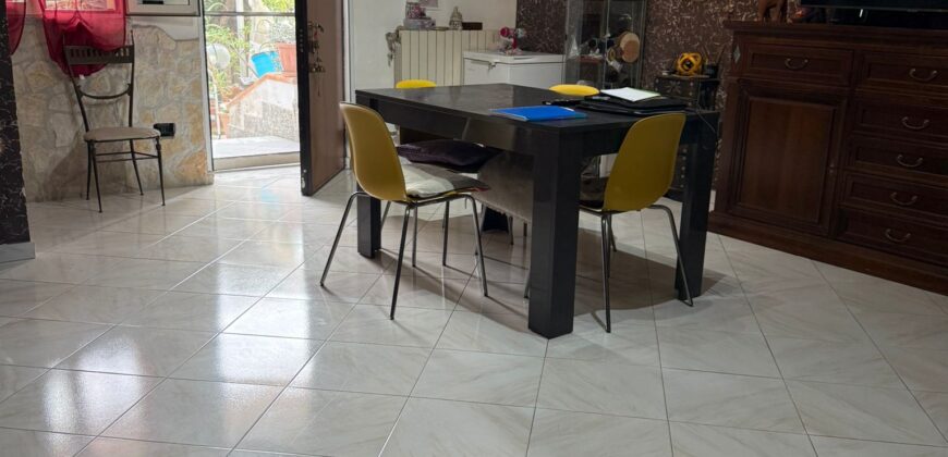AMPIA VILLA A SCHIERA Varcaturo-Via Madonna Del Pantano