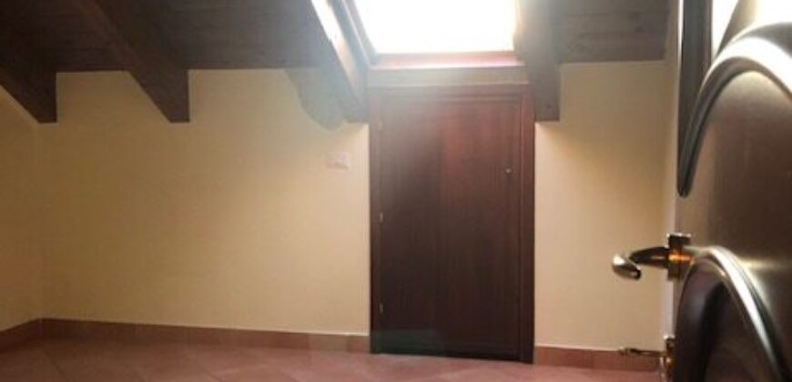 MANSARDA 110 MQ Lago Patria-Via Staffetta