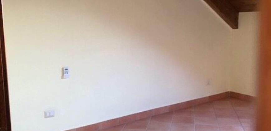 MANSARDA 110 MQ Lago Patria-Via Staffetta