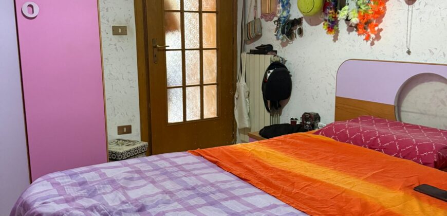 AMPIA VILLA A SCHIERA Varcaturo-Via Madonna Del Pantano