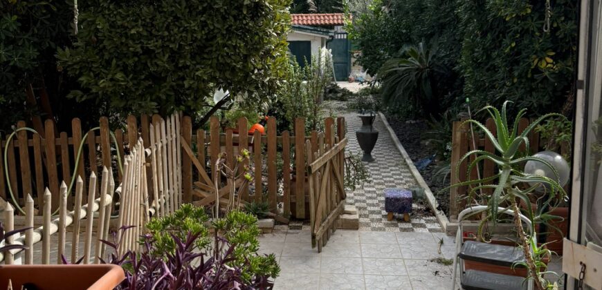 AMPIA VILLA A SCHIERA Varcaturo-Via Madonna Del Pantano