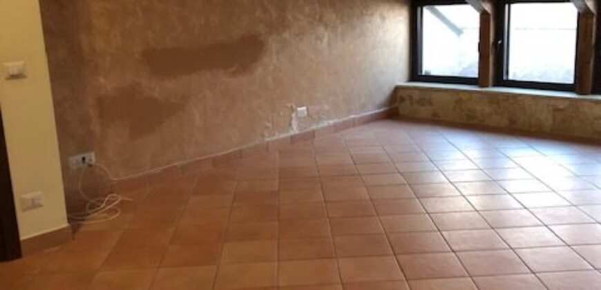 MANSARDA 110 MQ Lago Patria-Via Staffetta