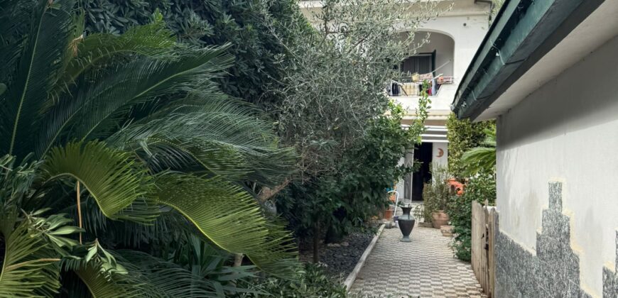 AMPIA VILLA A SCHIERA Varcaturo-Via Madonna Del Pantano
