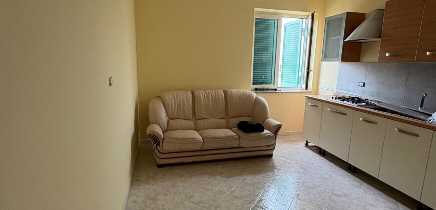 TRILOCALE ARREDATO Quarto-Via Cupa Reginelle