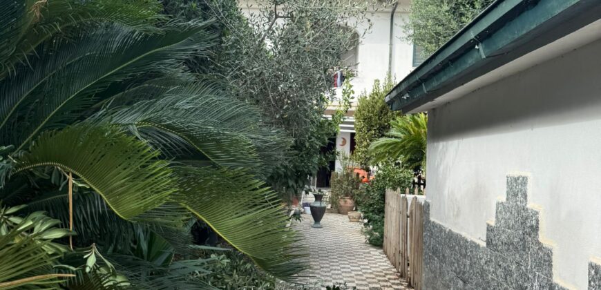 AMPIA VILLA A SCHIERA Varcaturo-Via Madonna Del Pantano