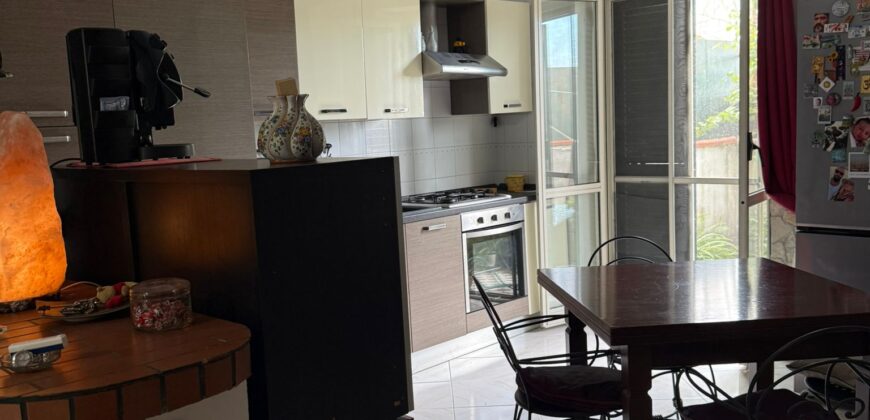 AMPIA VILLA A SCHIERA Varcaturo-Via Madonna Del Pantano