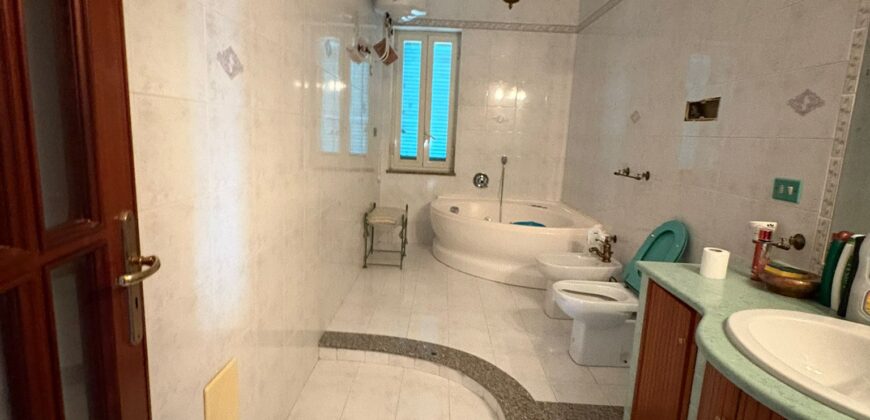 TRILOCALE ARREDATO Quarto-Via Cupa Reginelle