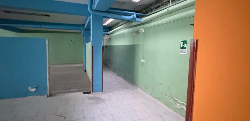STRUTTURA COMMERCIALE 950 MQ Giugliano-Via Oasi Sacro Cuore