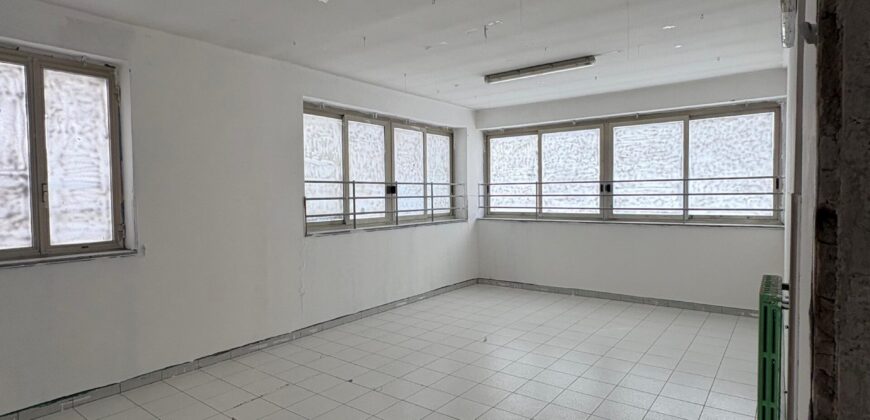 STRUTTURA COMMERCIALE 950 MQ Giugliano-Via Oasi Sacro Cuore