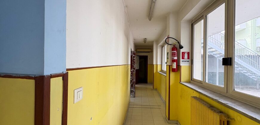STRUTTURA COMMERCIALE 950 MQ Giugliano-Via Oasi Sacro Cuore