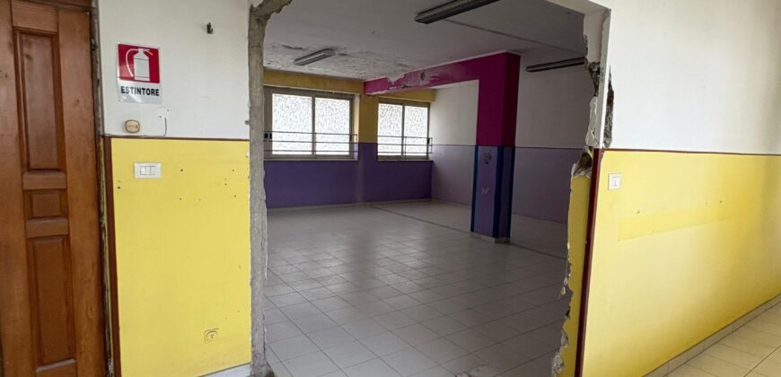 STRUTTURA COMMERCIALE 950 MQ Giugliano-Via Oasi Sacro Cuore