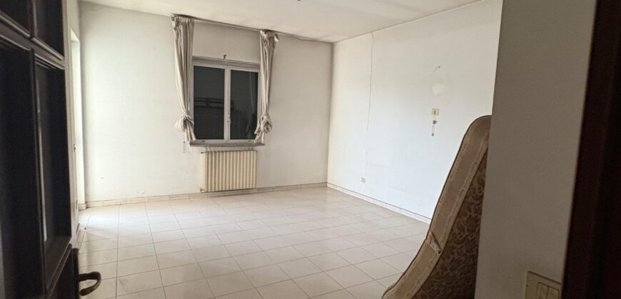 STRUTTURA COMMERCIALE 950 MQ Giugliano-Via Oasi Sacro Cuore