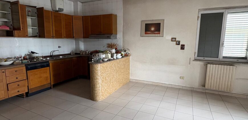 STRUTTURA COMMERCIALE 950 MQ Giugliano-Via Oasi Sacro Cuore