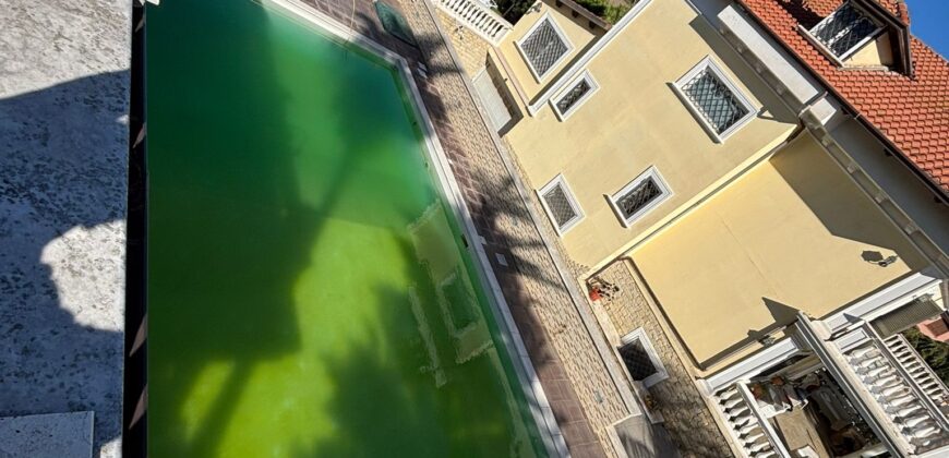 AMPIA VILLA DI LUSSO Lago Patria-Parco Staffetta