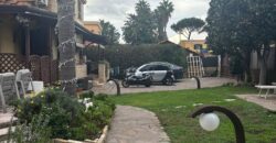 AMPIA VILLA BIFAMILIARE CON PISCINA Varcaturo-Centro