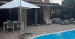 AMPIA VILLA BIFAMILIARE CON PISCINA Varcaturo-Centro