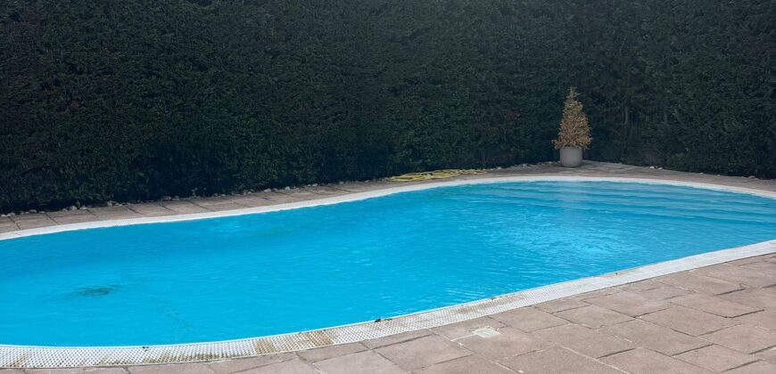 AMPIA VILLA BIFAMILIARE CON PISCINA Varcaturo-Centro