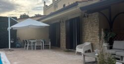 AMPIA VILLA BIFAMILIARE CON PISCINA Varcaturo-Centro