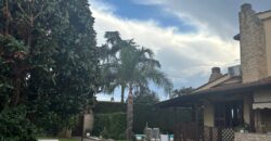 AMPIA VILLA BIFAMILIARE CON PISCINA Varcaturo-Centro