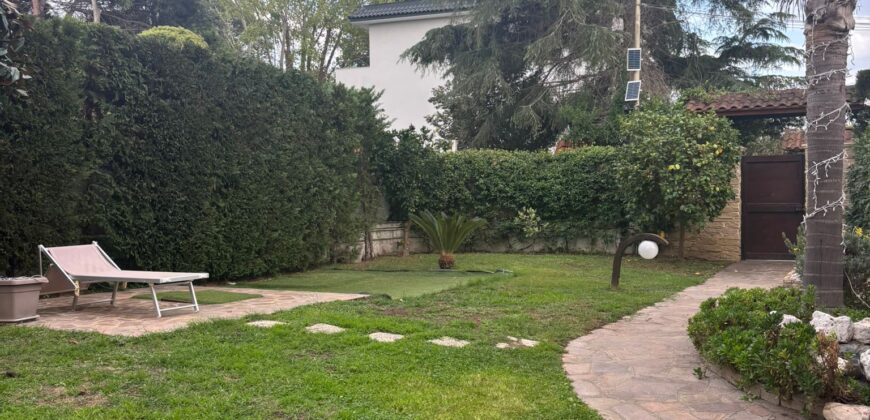 AMPIA VILLA BIFAMILIARE CON PISCINA Varcaturo-Centro