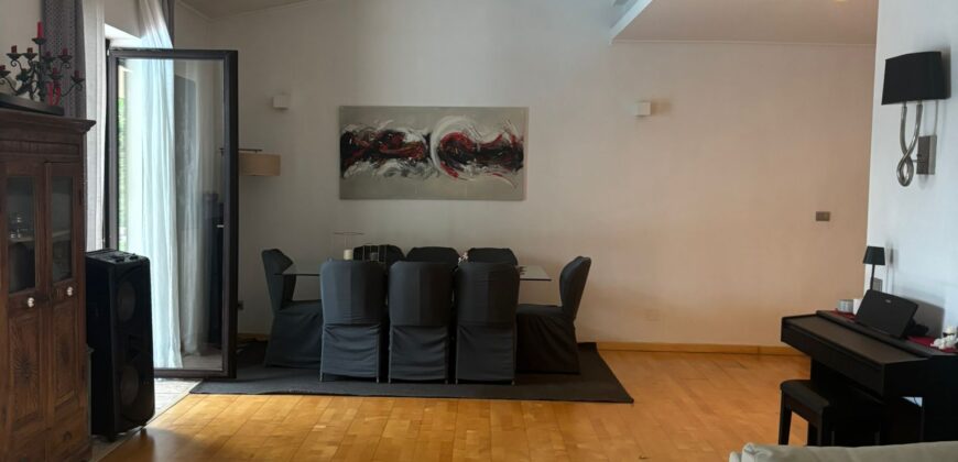 AMPIA VILLA BIFAMILIARE CON PISCINA Varcaturo-Centro