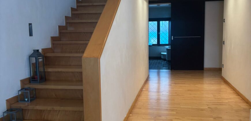 AMPIA VILLA BIFAMILIARE CON PISCINA Varcaturo-Centro