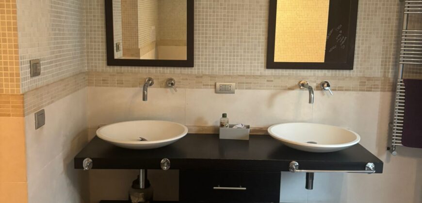 AMPIA VILLA BIFAMILIARE CON PISCINA Varcaturo-Centro
