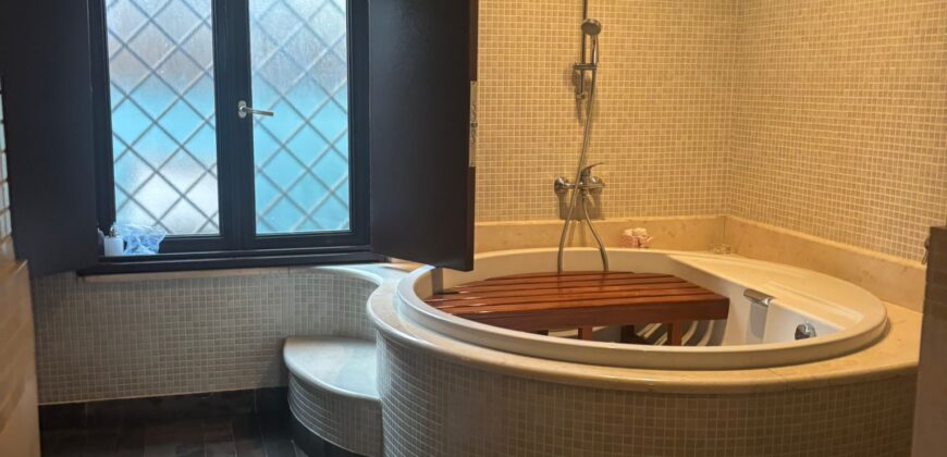 AMPIA VILLA BIFAMILIARE CON PISCINA Varcaturo-Centro