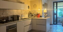 AMPIA VILLA BIFAMILIARE CON PISCINA Varcaturo-Centro