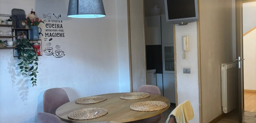 AMPIA VILLA BIFAMILIARE CON PISCINA Varcaturo-Centro