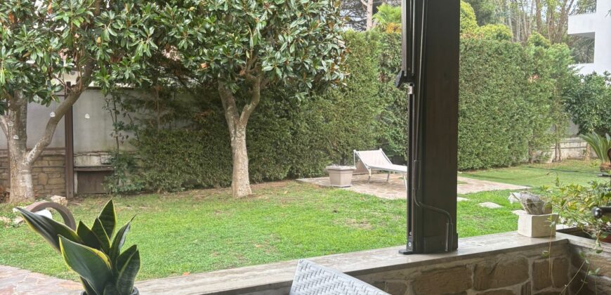 AMPIA VILLA BIFAMILIARE CON PISCINA Varcaturo-Centro