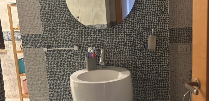 AMPIA VILLA BIFAMILIARE CON PISCINA Varcaturo-Centro