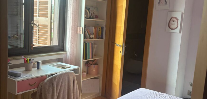AMPIA VILLA BIFAMILIARE CON PISCINA Varcaturo-Centro