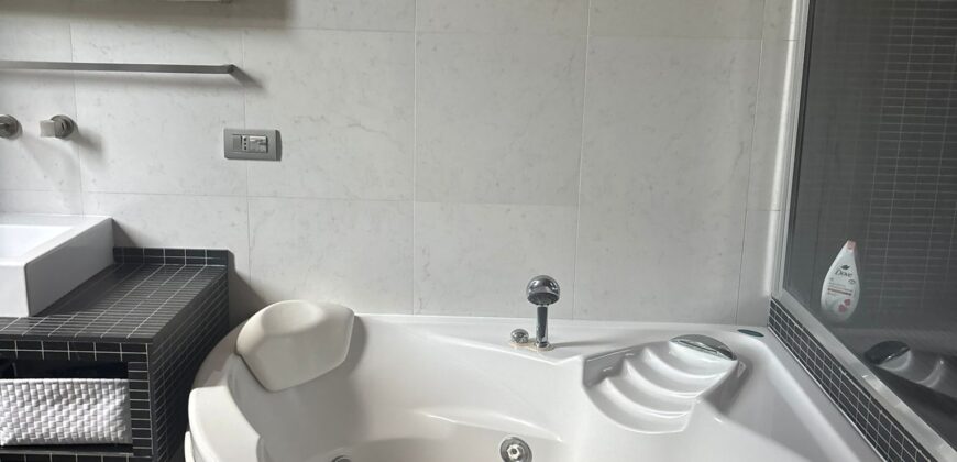 AMPIA VILLA BIFAMILIARE CON PISCINA Varcaturo-Centro