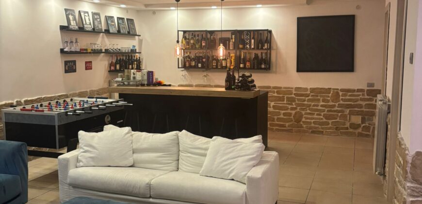 AMPIA VILLA BIFAMILIARE CON PISCINA Varcaturo-Centro