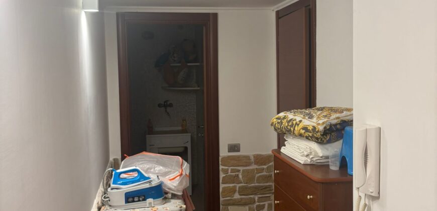 AMPIA VILLA BIFAMILIARE CON PISCINA Varcaturo-Centro