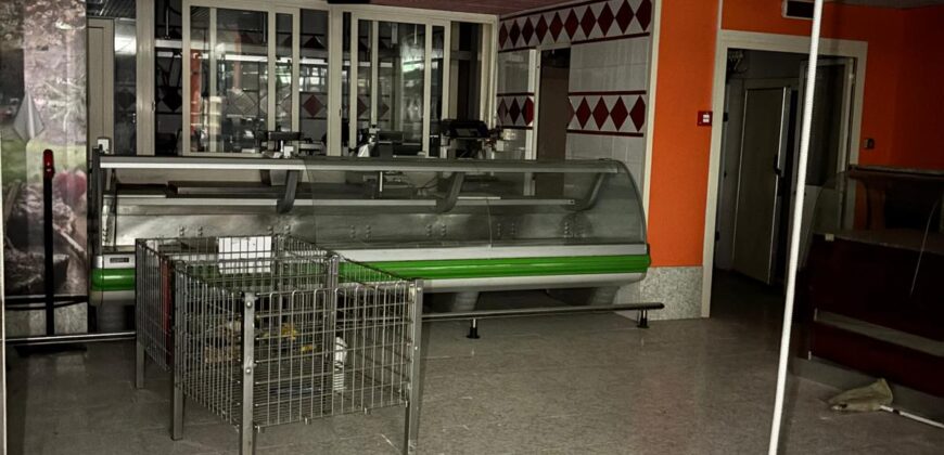 LOCALE COMMERCIALE ADIBITO A SUPERMERCATO Villa Literno