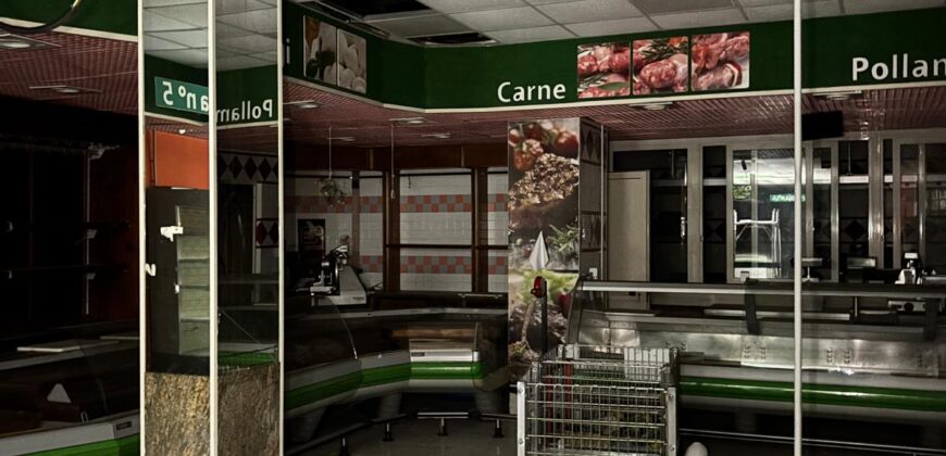 LOCALE COMMERCIALE ADIBITO A SUPERMERCATO Villa Literno