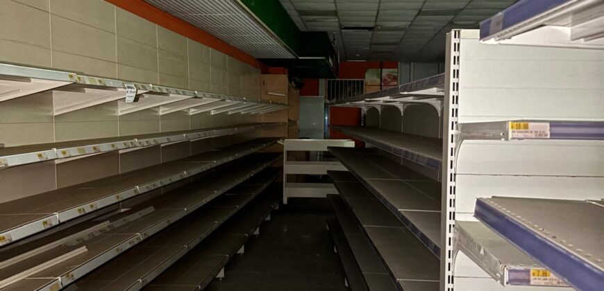 LOCALE COMMERCIALE ADIBITO A SUPERMERCATO Villa Literno