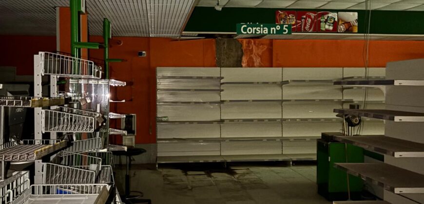 LOCALE COMMERCIALE ADIBITO A SUPERMERCATO Villa Literno