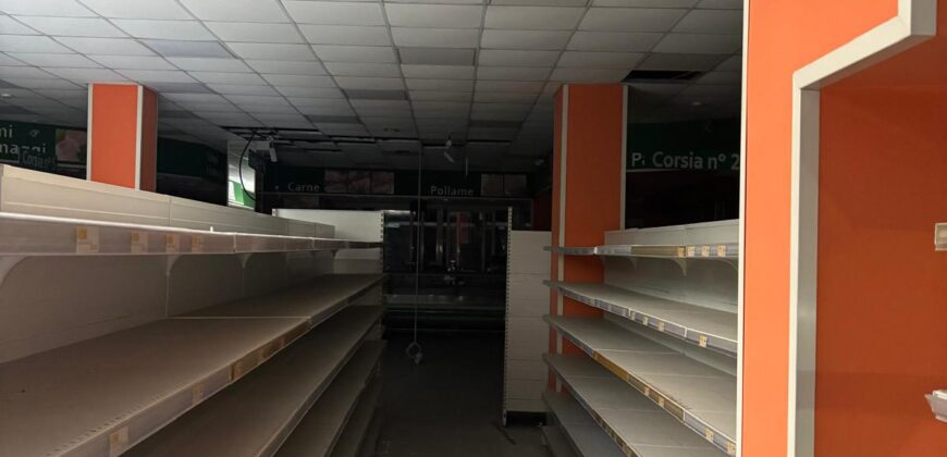LOCALE COMMERCIALE ADIBITO A SUPERMERCATO Villa Literno
