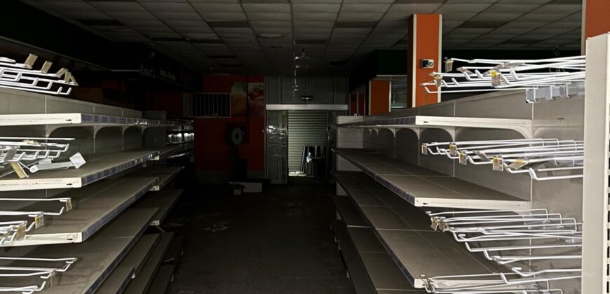 LOCALE COMMERCIALE ADIBITO A SUPERMERCATO Villa Literno