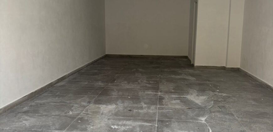 LOCALE COMMERCIALE 75 MQ Varcaturo-Centro