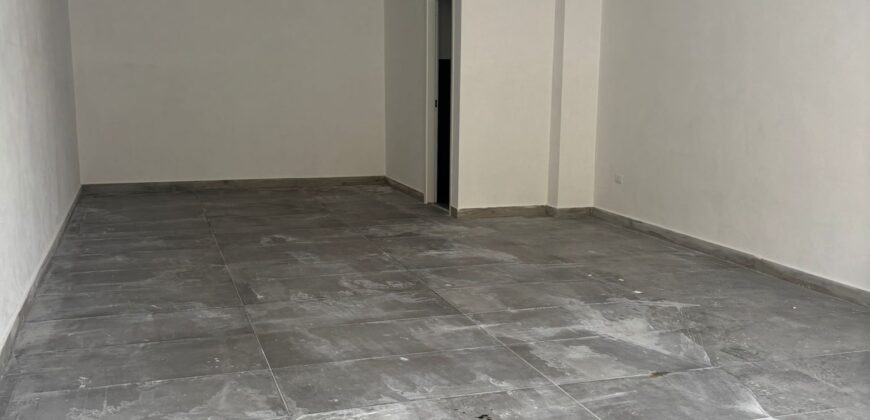 LOCALE COMMERCIALE 75 MQ Varcaturo-Centro