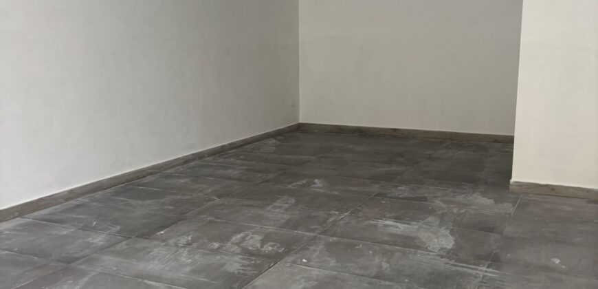 LOCALE COMMERCIALE 75 MQ Varcaturo-Centro