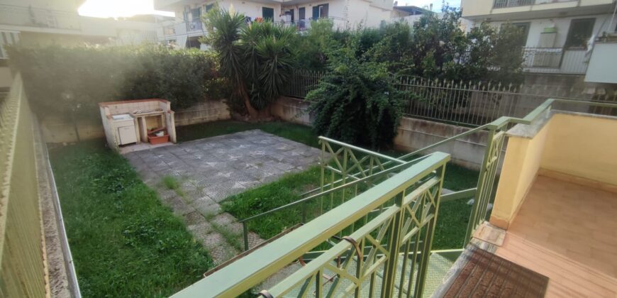 APPARTAMENTO CON GIARDINO IN PARCO Lago Patria