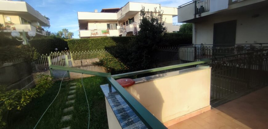 APPARTAMENTO CON GIARDINO IN PARCO Lago Patria