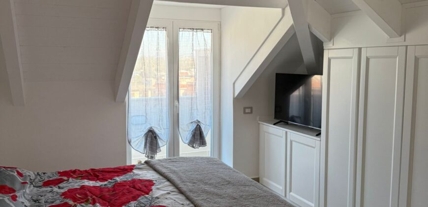 MANSARDA NUOVA COSTRUZIONE IN PARCO Varcaturo MANSARDA NUOVA COSTRUZIONE IN PARCO Varcaturo