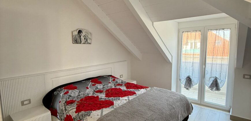 MANSARDA NUOVA COSTRUZIONE IN PARCO Varcaturo MANSARDA NUOVA COSTRUZIONE IN PARCO Varcaturo